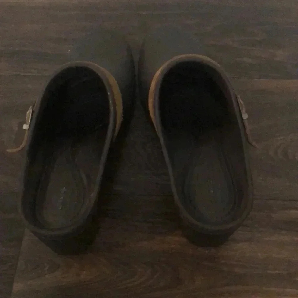 CROCS Women's Sarah Suede Buckle Slip on Mules Clogs  heels Brown Women … - Picture 5 of 10